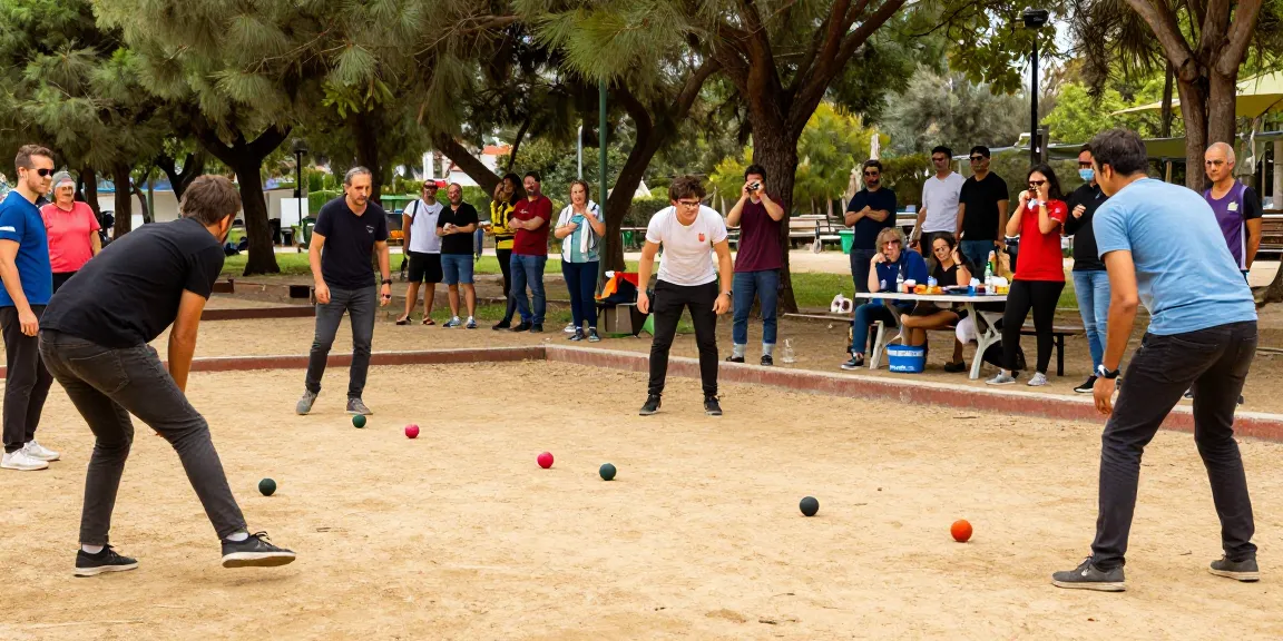 Permainan petanque di fopikotapalopo.org, pemain dalam kompetisi dengan suasana ceria bersama penonton, bola petanque di lapangan.